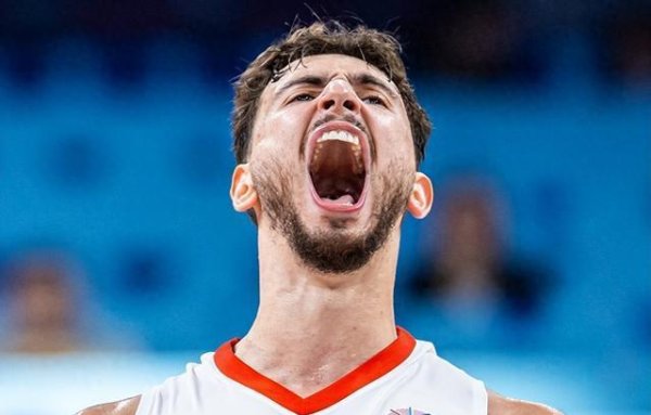 K8金融 约基奇轰33+8+3+3仍无缘今日最佳！对不起，你碰到创纪录的申京了