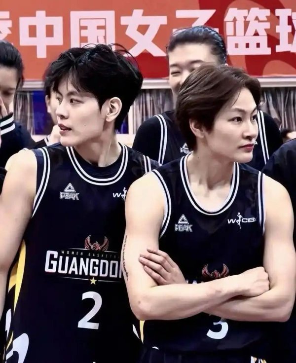 锦达网 广东女篮官宣：杨力维杨舒予因家里紧急情况无缘佛山赛 姐妹道歉